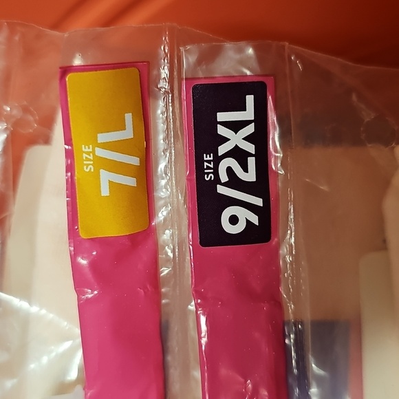 Nwt Hanes 2 Pairs women's Cotton Bikini Underwear - Black and Cream - Picture 5 of 5